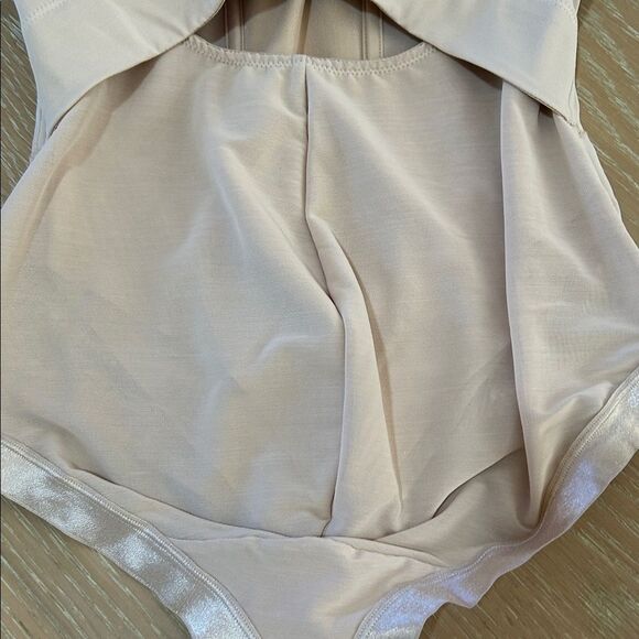 Maidenform Tummy Control Shapewear Bodysuit Built-In Underwire Bra, 36DD, NWT - Picture 7 of 11